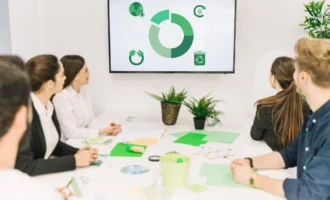 group-businesspeople-looking-natural-resources-icon-meeting
